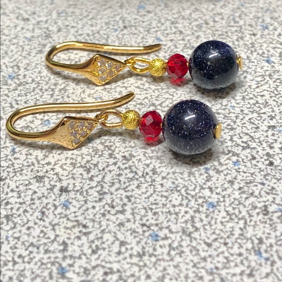 Gold& rhinestone hook earrings with blue sand/burgundy red Swarovski crystals - Picture 3 of 4